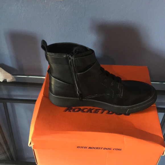 Shoe - Picture 3 of 5